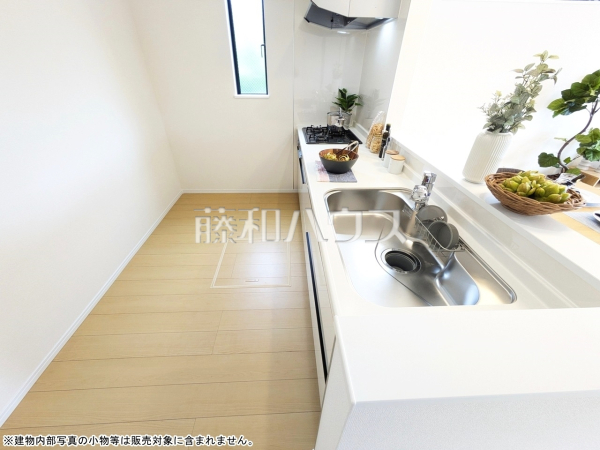 H号棟　キッチン　【東村山市青葉町１丁目】　ご家族の様子がわかり、会話も楽しめる対面式システムキッチン
