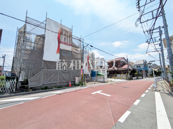 ≪接道状況≫ 同時期に生活をスタートさせるご家族の多い分譲地は、困ったときも心強い存在になりそうですね！ 【府中市西府町１丁目】