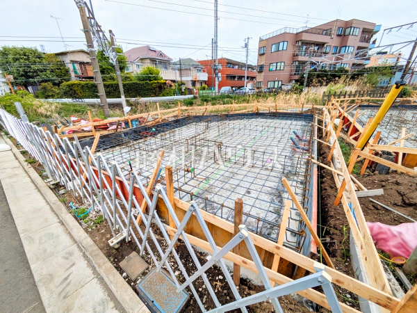 ≪1号棟　外観≫各居室にはクローゼットを完備し、家具を置くスペースが確保しやすい設計がされております。 【府中市西府町１丁目】