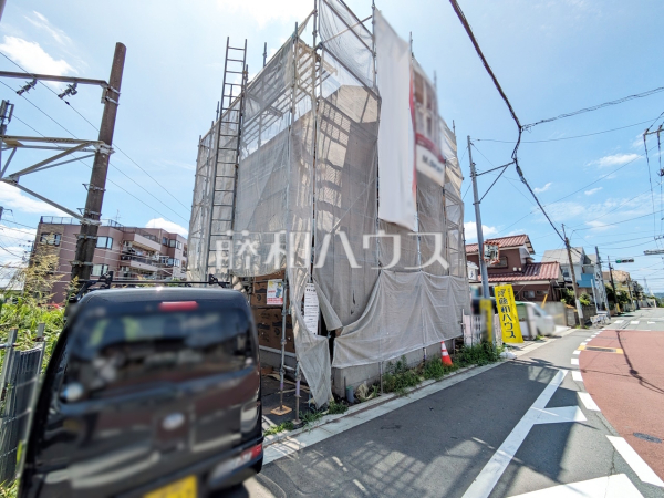 ≪1号棟　外観≫ 繰り返す地震に効果を発揮する制震ダンパーが標準装備！地震の揺れからご家族を守ります。 　【府中市西府町１丁目】