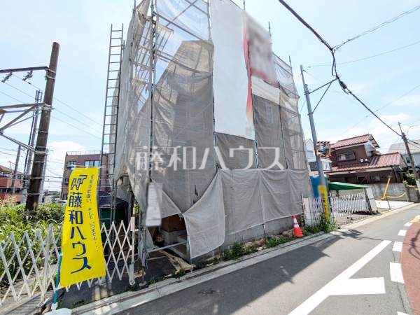 ≪1号地　外観≫まだまだ建築中ですが、ぜひ現地をご覧になりませんか？上棟の状態は建築中にしかご覧になれません！ 　【府中市西府町１丁目】