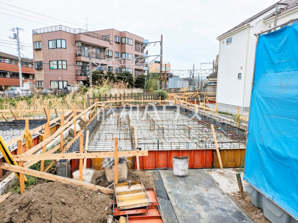 ≪2号棟　現地写真≫パントリやシューズインクロークなど収納重視の間取りです。【府中市西府町１丁目】
