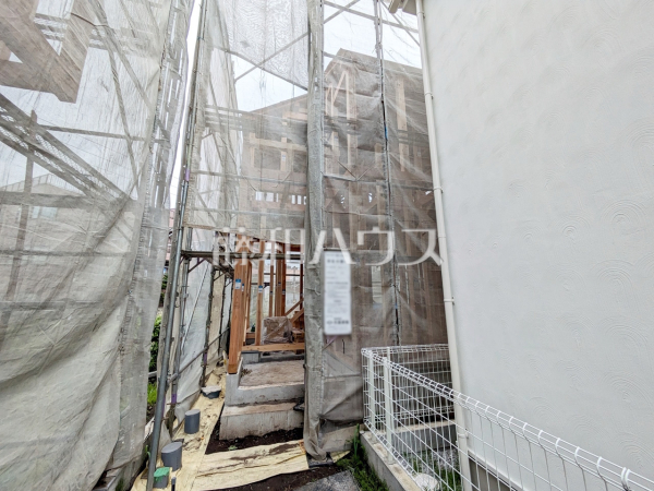 ≪3号棟　外観≫ 道路から奥まった住まいは、車や人通りも気にならずプライバシーの確保された住空間を保つことができます。 【府中市西府町１丁目】