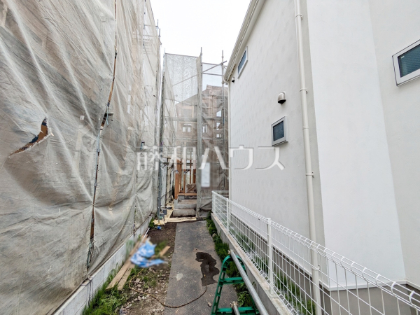 ≪3号棟　外観≫2部屋にウォークインクローゼットを設けました。ご家族それぞれの荷物をたっぷり収納できるため便利ですね。【府中市西府町１丁目】