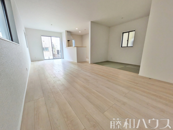 1号棟　リビング　【春日井市柏原町１丁目】