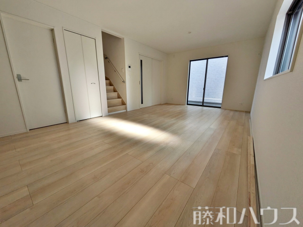 4号棟　リビング　【春日井市柏原町１丁目】