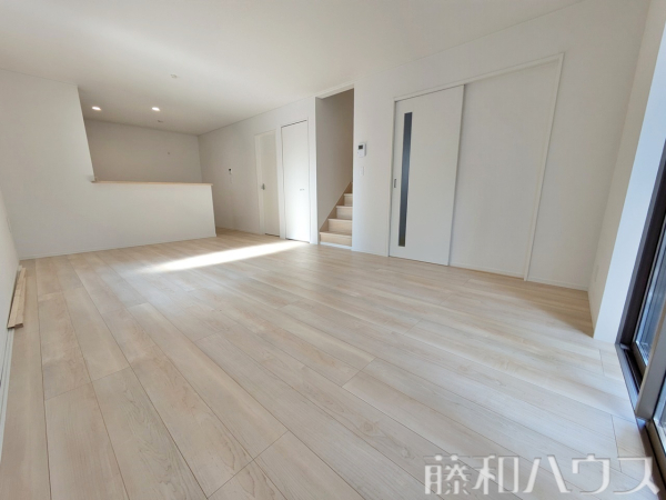 4号棟　リビング　【春日井市柏原町１丁目】
