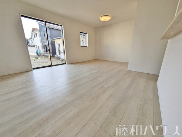5号棟　リビング　【春日井市柏原町１丁目】