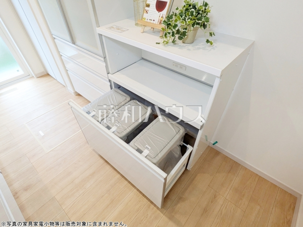 10号棟　キッチンスライド収納　【立川市西砂町１丁目】