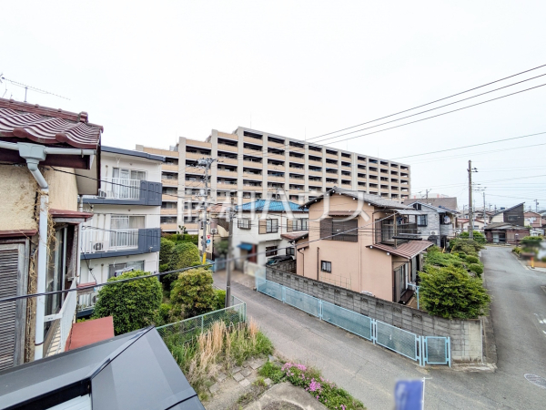 バルコニー　【稲城市矢野口】 周辺環境はもちろん、日当たりや設備仕様など、実際に行ってみないと分からないことも多くございます。営業担当がご案内いたしますので、お気軽にお問い合わせください。 