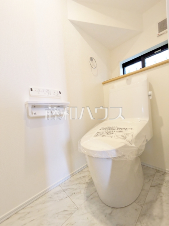トイレ　【稲城市矢野口】
各階にトイレがあると、階段の上り下りをせずに済むため就寝時なども便利です。　