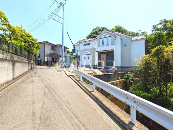 接道状況および現場風景　【多摩市連光寺１丁目】