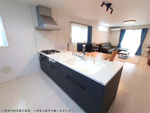 会話の弾む対面キッチンは自然とご家族の中心に。家族団らんの時間が増えることでしょう。　【練馬区南大泉１丁目】