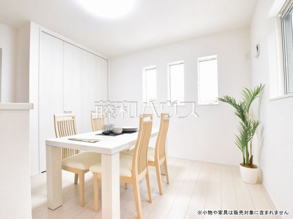 3号棟　窓からは陽光をたっぷり採り込み、明るく快適な団らん空間となっております。　【東村山市久米川町２丁目】