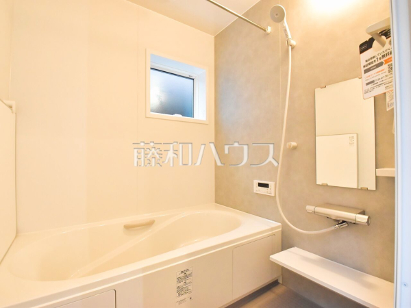 3号棟　浴室　 足を伸ばして入れるバスタブで、ゆっくり一日の疲れを癒して下さい。 【東村山市久米川町２丁目】