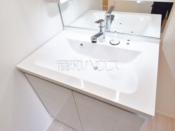 3号棟　 洗面化粧台のボウルは汚れにくく、幅も広めでお掃除も楽々できます。 　【東村山市久米川町２丁目】