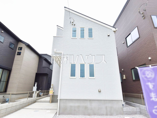 3号棟　外観　【東村山市久米川町２丁目】 見学はしたいけど、なかなか時間が取れない・・・そんな方に出勤前や仕事終わりにマイホームを見学できるサポートをいたします。 
