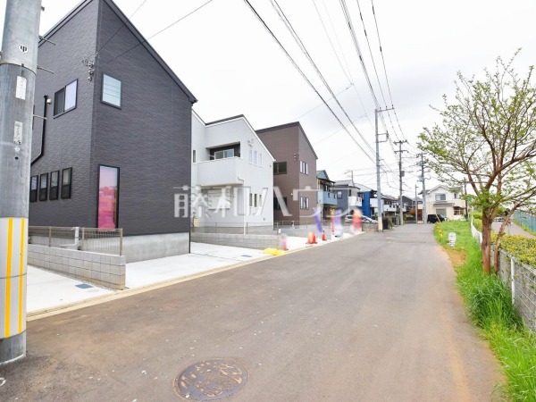 接道状況および現場風景　【東村山市久米川町２丁目】 平日のご案内も可能です。まずはお気軽にお問合せ下さいませ。 