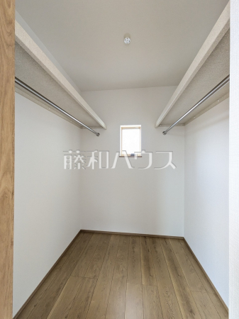 4号棟　ウォークインクローゼット収納　【武蔵村山市残堀４丁目】