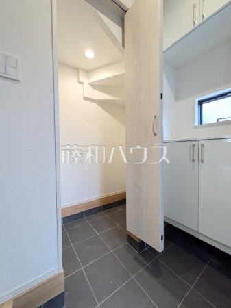 2号棟　シューズインクローク　【国分寺市東元町１丁目】日々の暮らしやすさをアップしてくれます。　