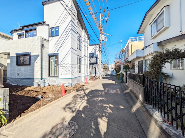 接道状況および現場風景　【国分寺市東元町１丁目】 平日のご案内も可能です。まずはお気軽にお問合せ下さいませ。 