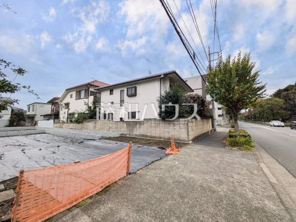 接道状況および現場風景　【武蔵野市関前４丁目】 物件の事、諸費用の事など、小さな疑問もお気軽にご連絡・ご相談下さい。 