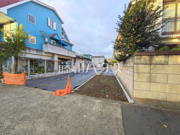 A号地　旗竿地は、小さなお子様が急に道路に飛び出てしまうことを防ぎます。安心してお庭で遊ぶことができますね。　【武蔵野市関前4丁目】