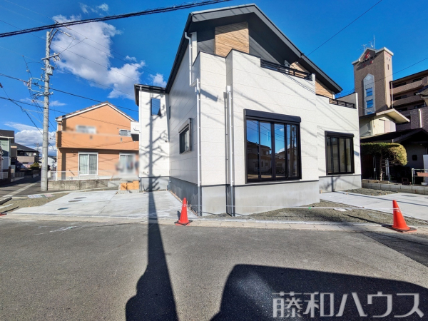 1号棟　外観およびカースペース　【春日井市六軒屋町字水附】
