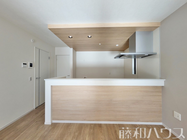 1号棟　キッチン　【春日井市六軒屋町字水附】