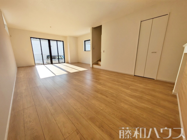 1号棟　リビング　【春日井市六軒屋町字水附】