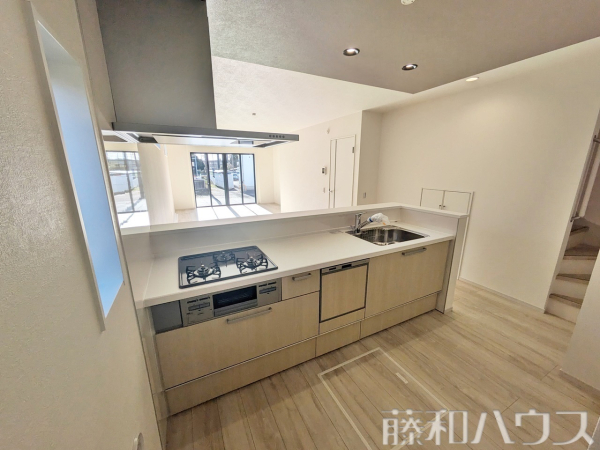 2号棟　キッチン　【春日井市六軒屋町字水附】