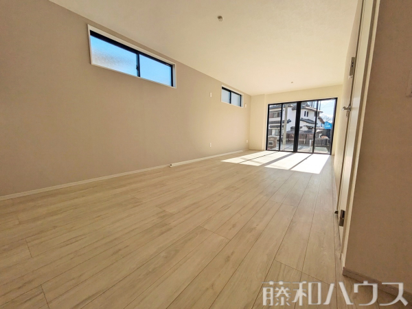 2号棟　リビング　【春日井市六軒屋町字水附】