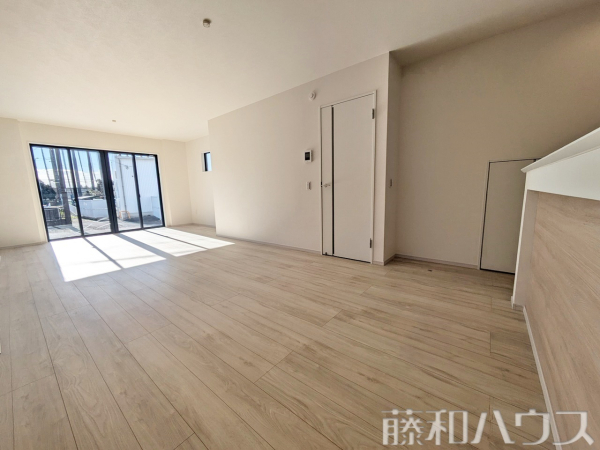 2号棟　リビング　【春日井市六軒屋町字水附】