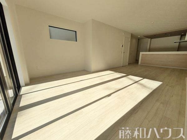 2号棟　リビング　【春日井市六軒屋町字水附】