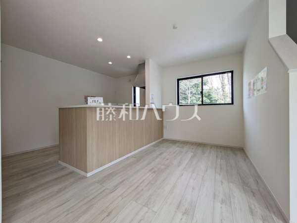 リビング　【東村山市青葉町２丁目】