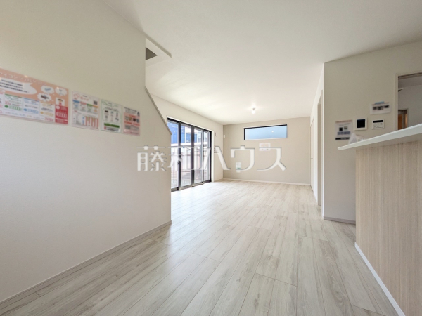 リビング　【東村山市青葉町２丁目】