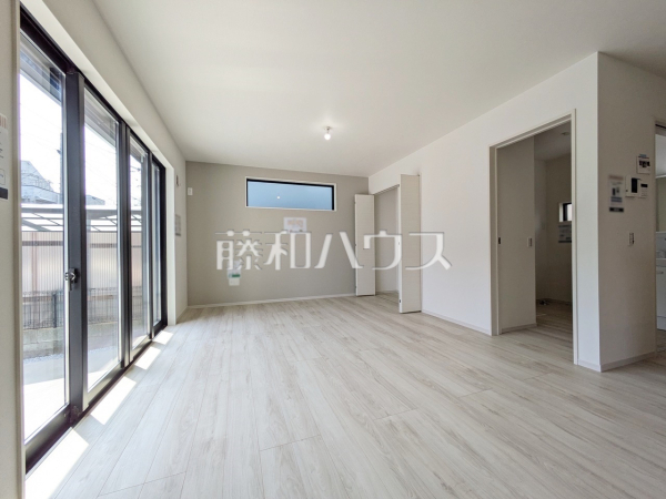 リビング　【東村山市青葉町２丁目】