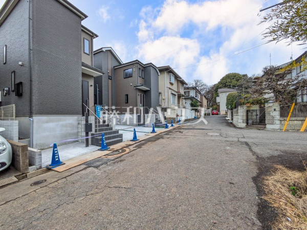 接道状況および現場風景　【小平市上水南町４丁目】いつでもご内覧いただけます！ぜひ実物をご覧いただきたく思います。喜んでご案内いたしますのでお気軽にお問合せ下さい。