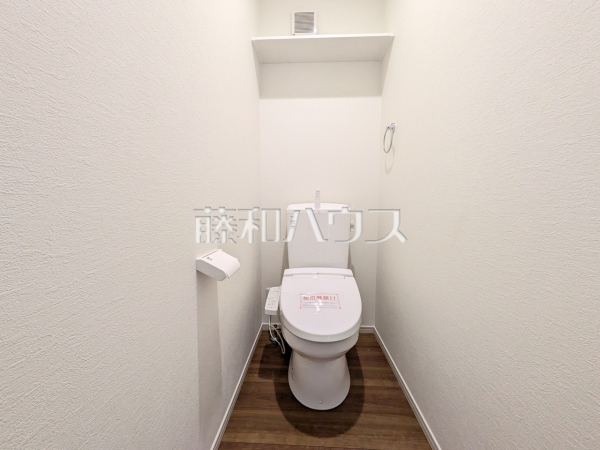 トイレ　【日野市新町４丁目】
各階にトイレがあると、階段の上り下りをせずに済むため就寝時なども便利です。