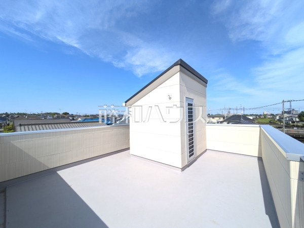 １号棟　スカイバルコニー　【東大和市清水５丁目】
スカイバルコニーは屋根がなくガーデニングや家庭菜園にも最適！ペットの遊び場にも！