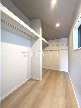 １号棟　ウォークインクローゼット　【東大和市清水５丁目】
奥行のあるウォークインクローゼットでたっぷり収納できます！　