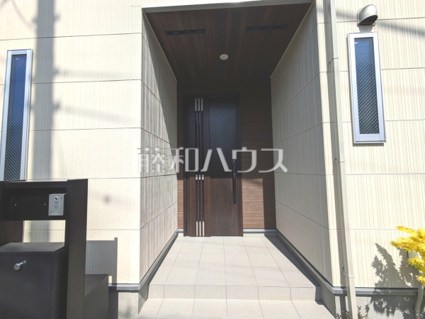 １号棟　玄関　【東大和市清水５丁目】