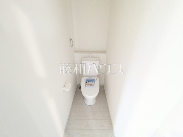 少ない水でも常にキレイを保ち、汚れが付きにくいトイレ！　