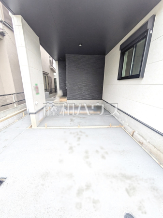 愛車を守るビルトインガレージ！アウトドア用品のお手入れにも便利です！　【練馬区大泉学園町１丁目】