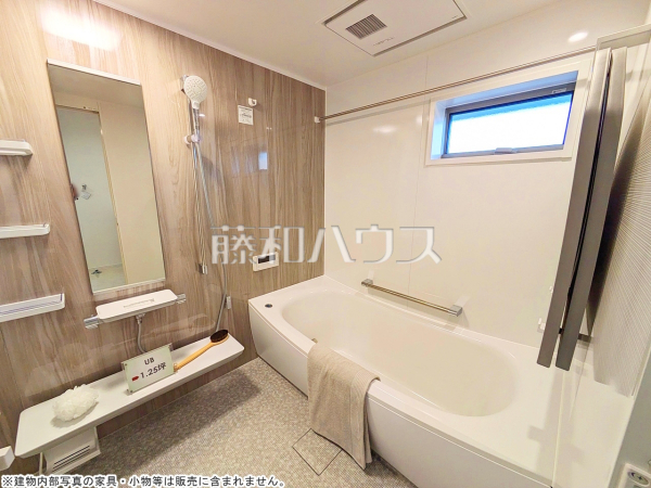 浴室　【八王子市散田町２丁目】
落ち着いた色合いで疲れたからだを癒す、贅沢なくつろぎ空間です。　