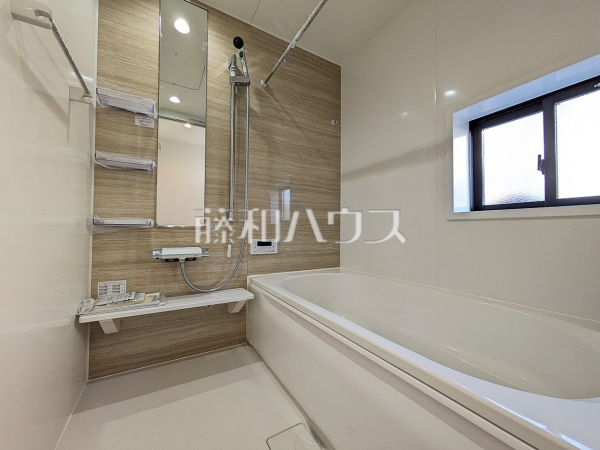 1号棟　浴室　【日野市多摩平６丁目】ご家族で入れる1坪タイプの浴室、ご家族の第二の憩いの場所に！