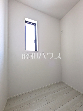 2号棟　サービスルーム　【日野市多摩平６丁目】窓付きで換気もできちゃうサービスルーム