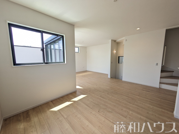 リビング　【春日井市貴船町】
