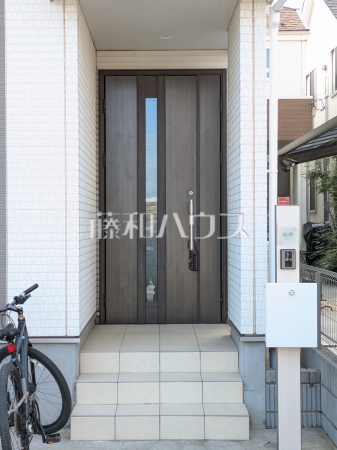 玄関　【練馬区西大泉４丁目】