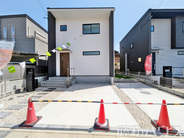 1号棟　外観およびカースペース　【北名古屋市六ツ師町田】